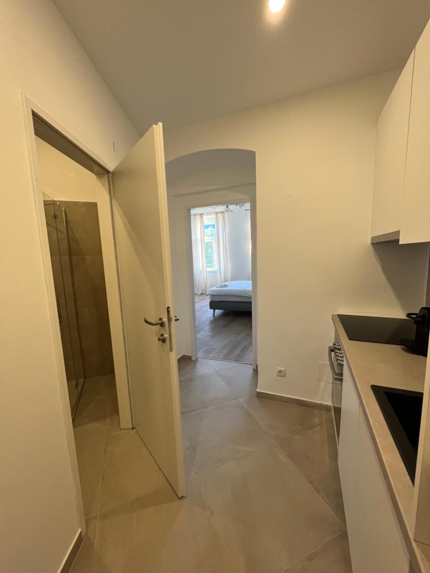Apartment Schoenbrunn Near Metro Виена Екстериор снимка