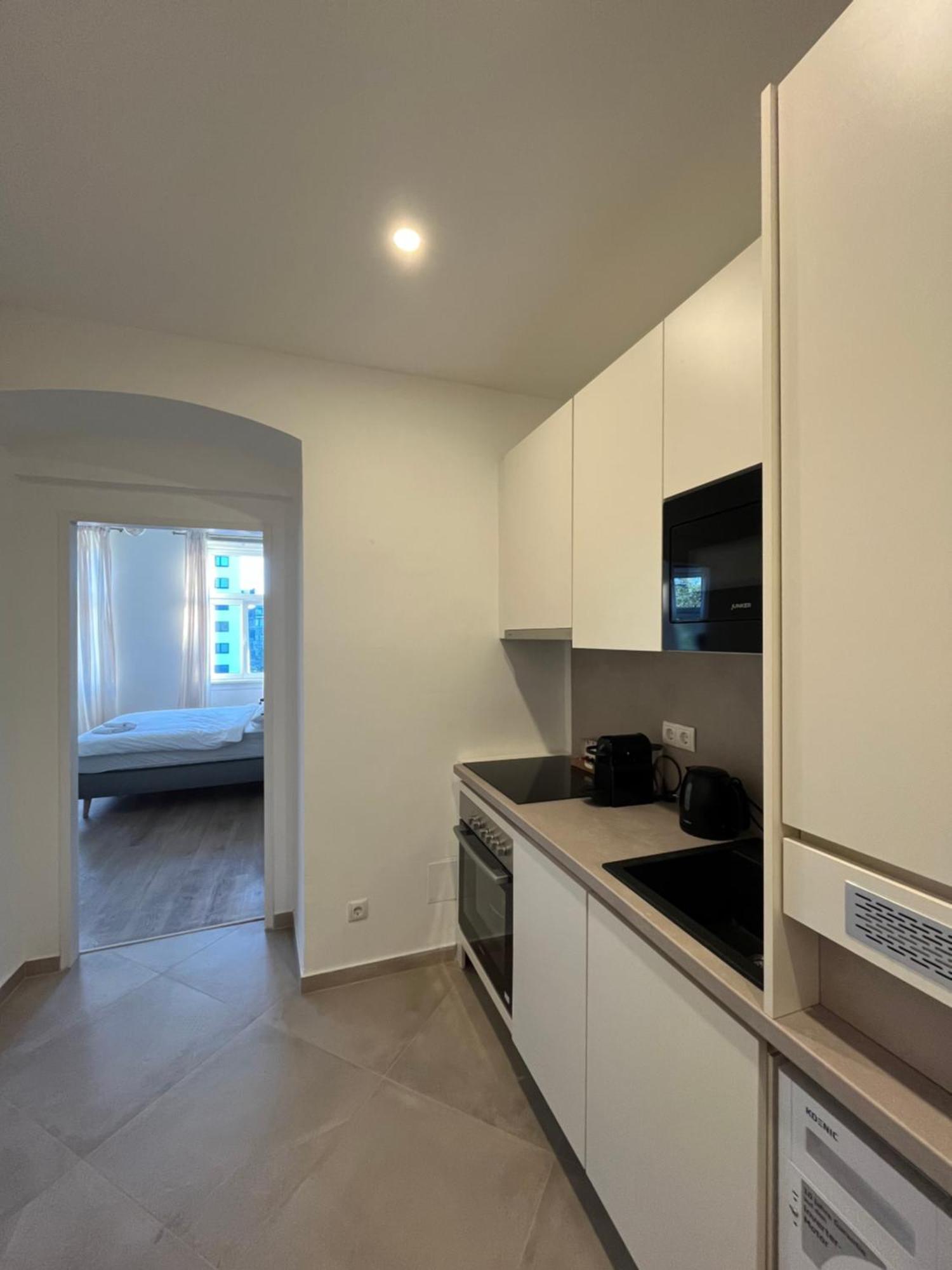 Apartment Schoenbrunn Near Metro Виена Екстериор снимка