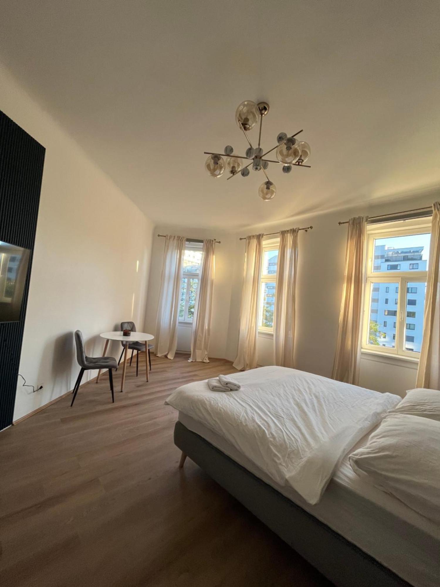 Apartment Schoenbrunn Near Metro Виена Екстериор снимка