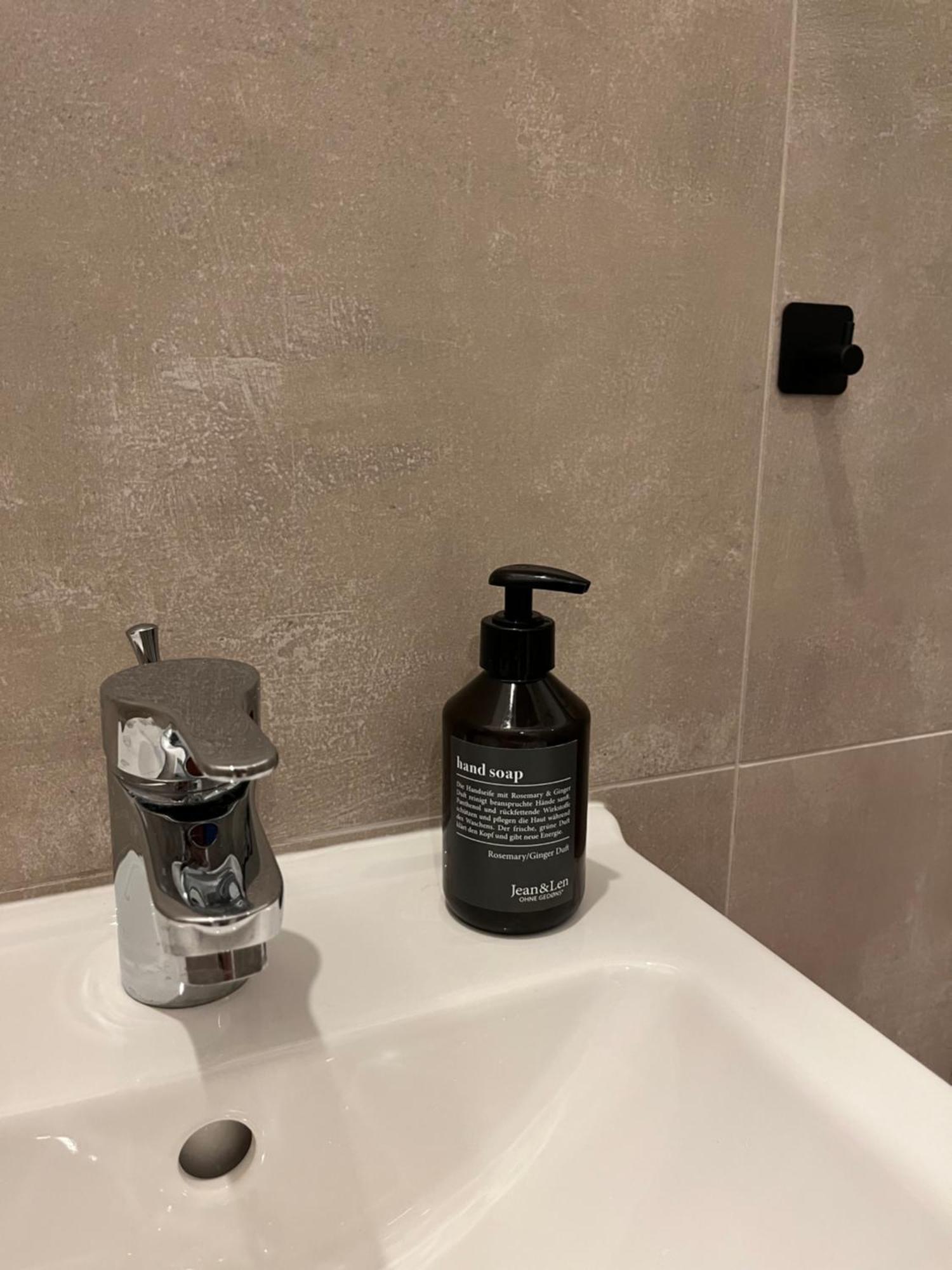 Apartment Schoenbrunn Near Metro Виена Екстериор снимка